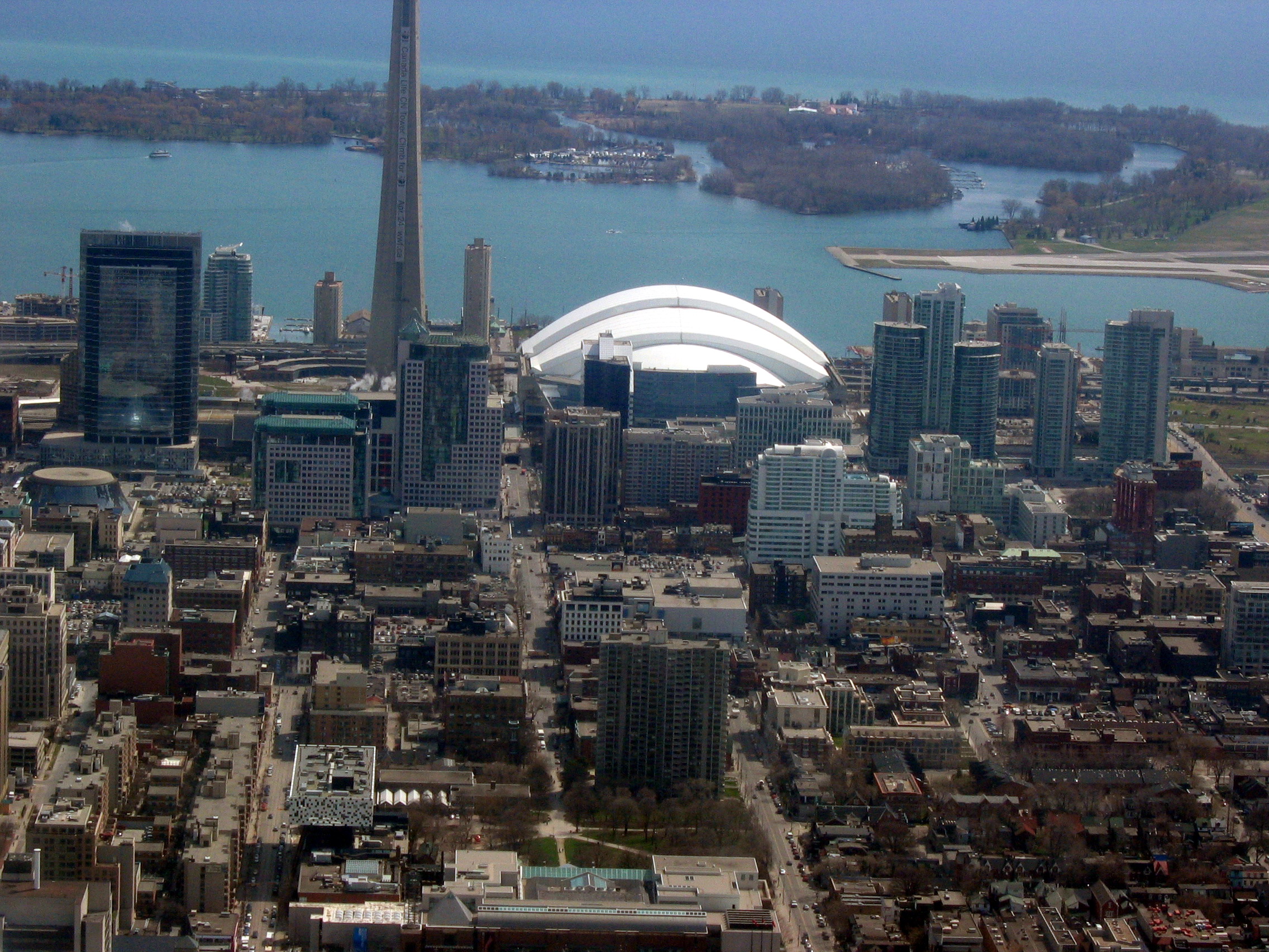 FLying over Toronto April 20 2004 10.jpg